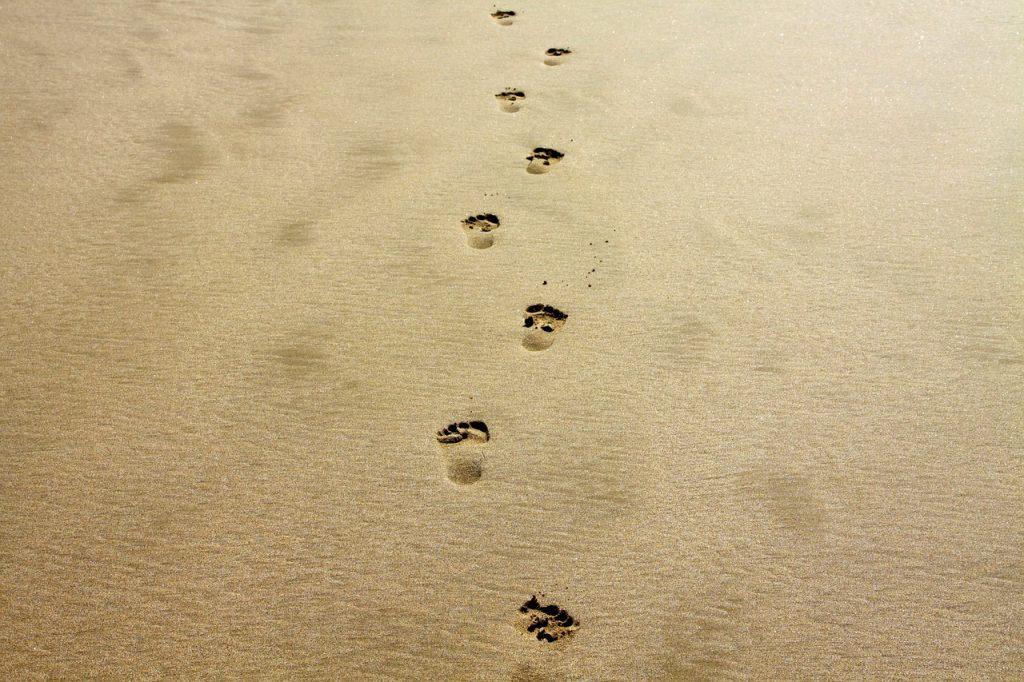 footprint, sand, alone-1021452.jpg