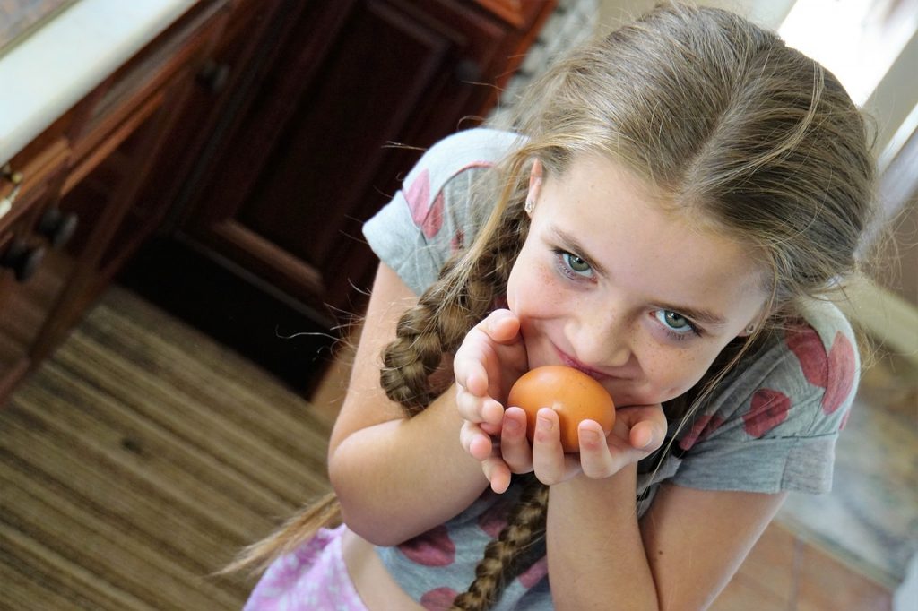 girl, crafty, egg-1711133.jpg